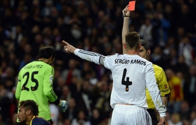 VIDEO Ramos nhận thẻ đỏ oan vì Neymar việt vị