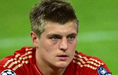 Kroos và Bayern vẫn bế tắc, MU mừng ra mặt