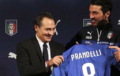 Prandelli đã gia hạn hợp đồng với Italia