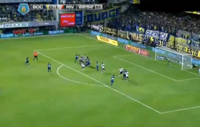 Video danh thủ: Juan Riquelme sút phạt khiến thủ môn đứng nhìn