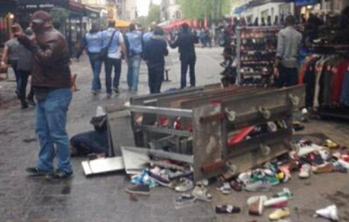 CĐV Chelsea làm loạn tại Paris