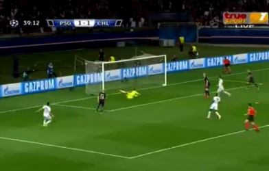 Video bóng đá: Cột dọc từ chối bàn thắng của Hazard