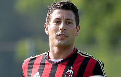 Bonera sẽ ở lại Milan: Giữ lại 1 cục nợ