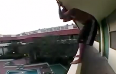 Video tổng hợp: Thót tim với pha nhảy cầu từ tầng 3