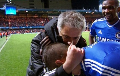 Jose Mourinho giải thích hành động lạ sau bàn thắng của Demba Ba