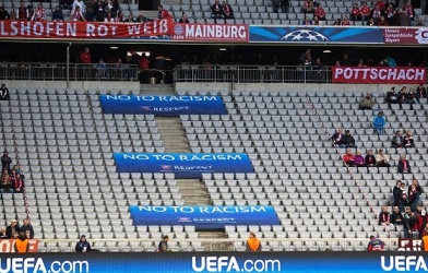 Bí mật góc khán đài trống trên sân của Bayern Munich