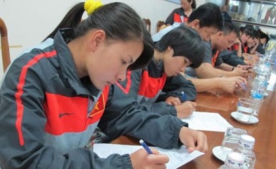 ĐT nữ Việt Nam được tư vấn dinh dưỡng trước khi lên đường tập huấn