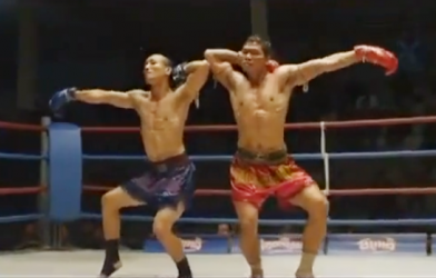 Video hài hước: 2 võ sỹ Muay Thái vừa nhảy múa vừa đấu võ