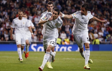 Gareth Bale tỏa sáng giúp Real Madrid vượt mặt Barcelona