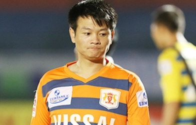 Văn Quyến bị nghi ngờ bán độ lần hai khiến NHM 'đứng tim'