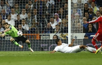 Video bóng đá: Casillas cứu thua không tưởng giúp Real nắm lợi thế đi tiếp