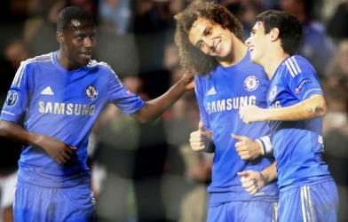 'Big Phil' mong Chelsea bị loại khỏi Champions League