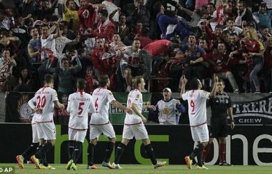 Video bàn thắng: Valencia 3-1 Sevilla (Bán kết Europa League 2014)