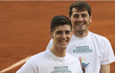 Casillas so tài Courtois trên sân quần vợt