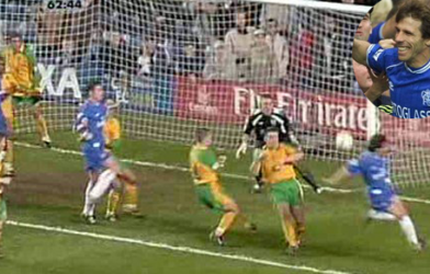 Video bóng đá: Cầu thủ U21 Chelsea tái hiện siêu phẩm đánh gót của Zola