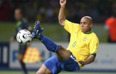 Fernando Guerrero tái hiện siêu phẩm của Roberto Carlos