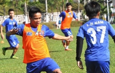 Hoàng Thống chia tay U19 Việt Nam vì chấn thương nặng