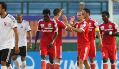 B.Bình Dương lập hat-trick danh hiệu của tháng 4 V-League