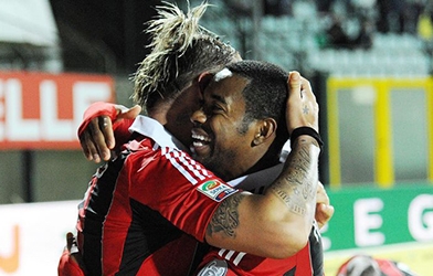 Chuyển động AC Milan: Robi đến Mỹ, Mexes ở lại