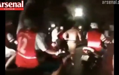'Running Man' thứ 2 chạy quanh hồ Hoàn Kiếm mừng Arsenal vô địch FA Cup