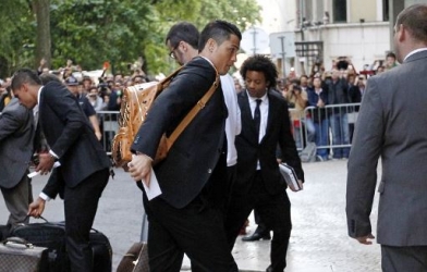 Cristiano Ronaldo dẫn đầu Real 'đại náo' Lisbon