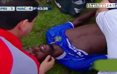 VIDEO: Bạo loạn kinh hoàng, cầu thủ bị đánh bất tỉnh ở Brazil