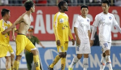 Đòi hành hung trọng tài, Tiến Thành chính thức nhận án phạt nặng từ VFF