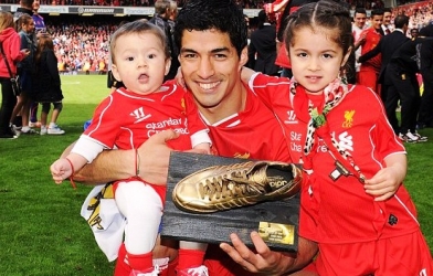 Luis Suarez tuyên bố ở lại Liverpool, phớt lờ Real Madrid