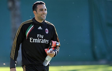 Keo kiệt, AC Milan ra giá ‘siêu bèo’ cho Adil Rami