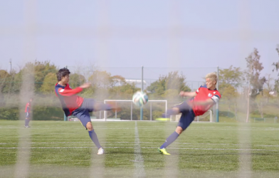 VIDEO: Sao J-League tái hiện cú sút đôi trong Tsubasa