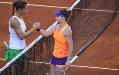 Roland Garros 2014: Hạ Petkovic, 'tiểu Serena' gặp Masha tại chung kết