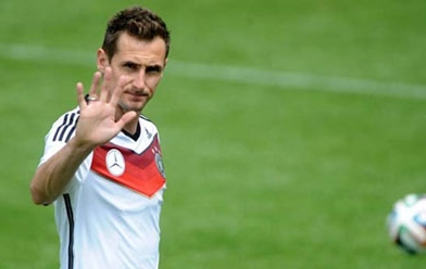 Klose phá tan kỷ lục ghi bàn của ‘vua dội bom’ Gerd Muller