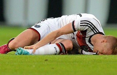 VIDEO: Cận cảnh chấn thương nghiêm trọng của Marco Reus trước thềm World Cup 2014