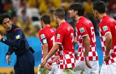 Báo chí Croatia đồng loạt 'mắng nhiếc' trọng tài Nishimura