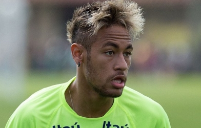 Neymar đổi kiểu tóc giống cầu thủ Romania ở World Cup 1998