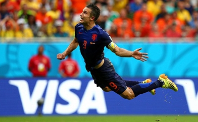 Robin van Persie được vinh danh sau cú đúp vào lưới Tây Ban Nha