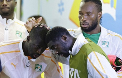 Vì World Cup, Yaya và Kolo Toure không thể nhìn mặt em trai lần cuối