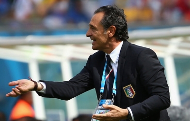 HLV của Italia từ chức sau thất bại trước Uruguay