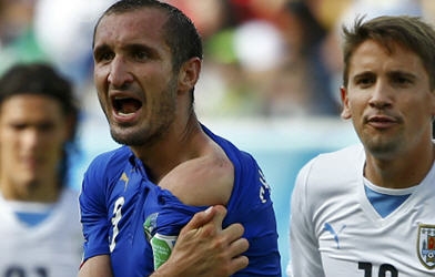 Giorgio Chiellini lên tiếng về án phạt nặng của Suarez