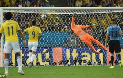 James Rodriguez đi vào lịch sử World Cup với tuyệt phẩm 'lá vàng rơi'