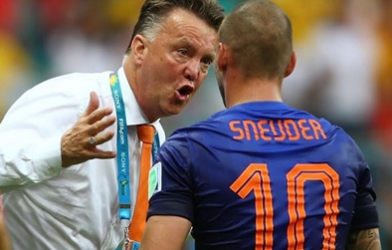 Hà Lan: Lạc nước hai xe đành bỏ phí?