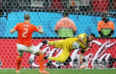 Cú sút luân lưu đầu tiên của Hà Lan đã thành công?