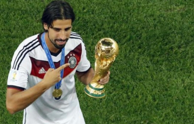 Quyết đấu với Chelsea, Arsenal tăng giá mua Khedira