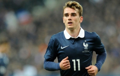 Chelsea cũng có hứng thú với siêu tiền vệ Antoine Griezmann