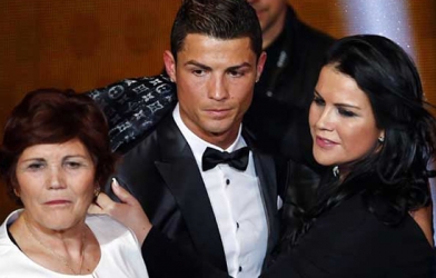 Mẹ Ronaldo từng muốn bỏ CR7
