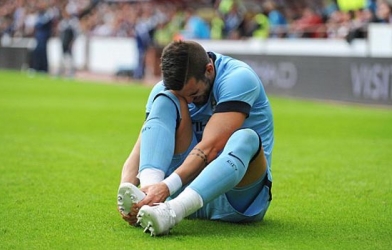 Man City lo lắng trước chấn thương của Negredo