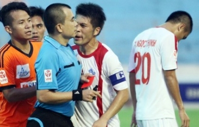 Lăng mạ trọng tài, Minh Châu bị treo giò sang mùa giải 2015