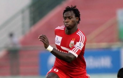 B.Bình Dương trụ vững ngôi đầu bảng sau trận thắng QNK Quảng Nam