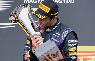 F1 Hungary GP 2014: Ricciardo chiến thắng trong ngày mưa