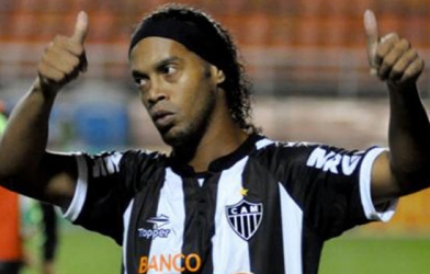 Chuyển Nhượng 29/7: Ronaldinho sẽ tới Premier League mùa tới?